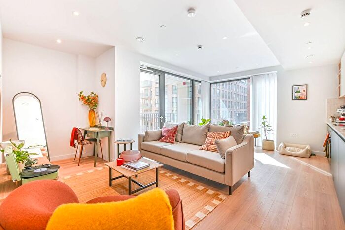 Studio To Rent In The Maple, Temple Fortune, London, NW2