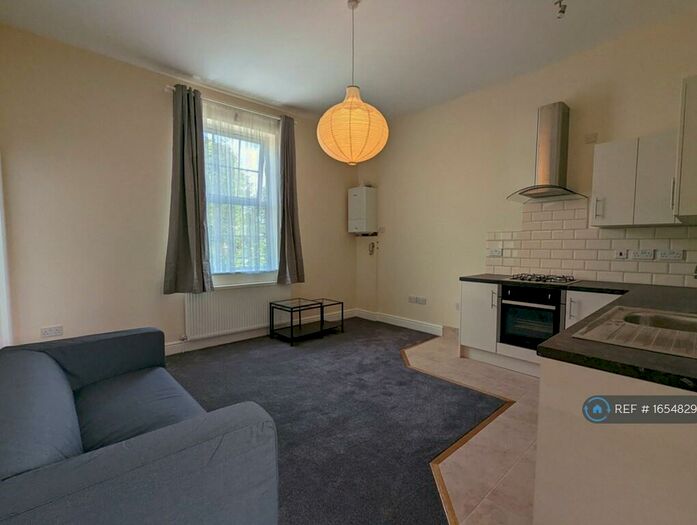 1 Bedroom Flat To Rent In Old Warwick Road, Solihull, B92