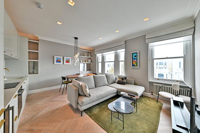 2 Bedroom Terraced House For Sale In Redcliffe Street, Chelsea, London, SW10