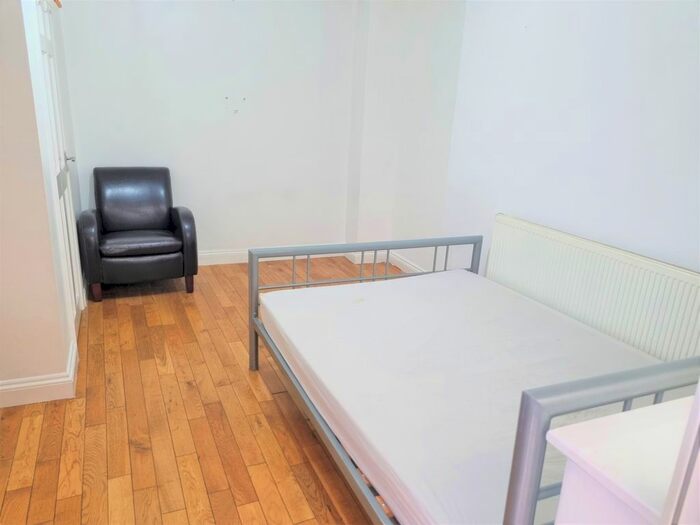 Studio To Rent In Chaucer Road, Ashford, TW15