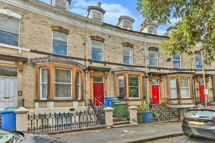 2 Bedroom Flat To Rent In Grosvenor Crescent, Scarborough, North Yorkshire, YO11