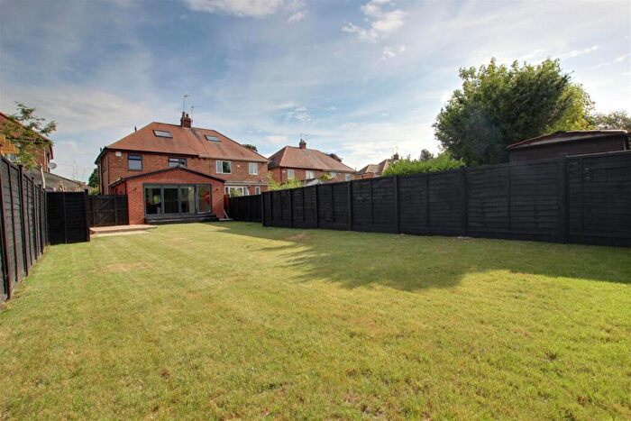 3 Bedroom Semi Detached House For Sale In Eppleworth Road, Cottingham, HU16