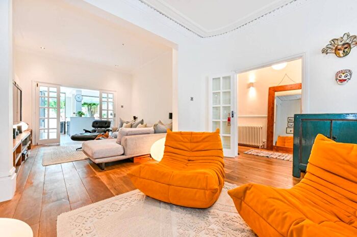 5 Bedroom Terraced House To Rent In Highgate Hill, Highgate, London, N19