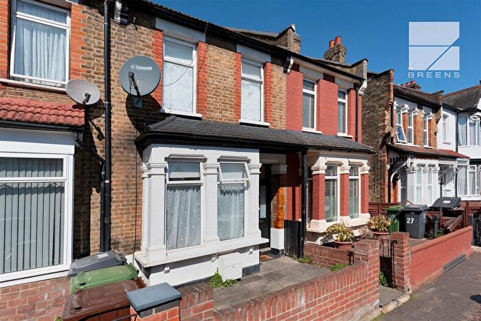 3 Bedroom Terraced House To Rent In Bateman Road, Chingford, E4