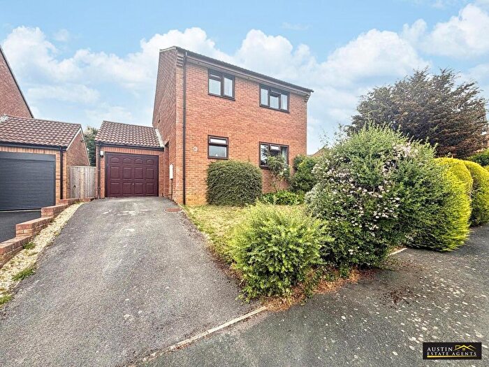 3 Bedroom Detached House For Sale In Moordown Avenue, Preston, Weymouth, DT3