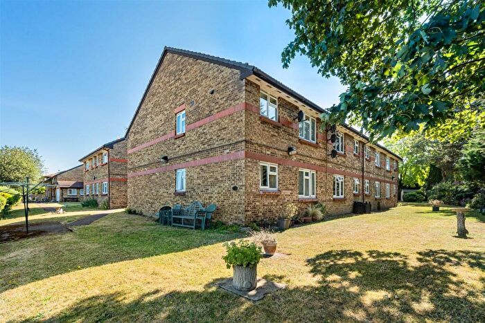 2 Bedroom Retirement Property For Sale In Riverside Court, North Chingford, E4