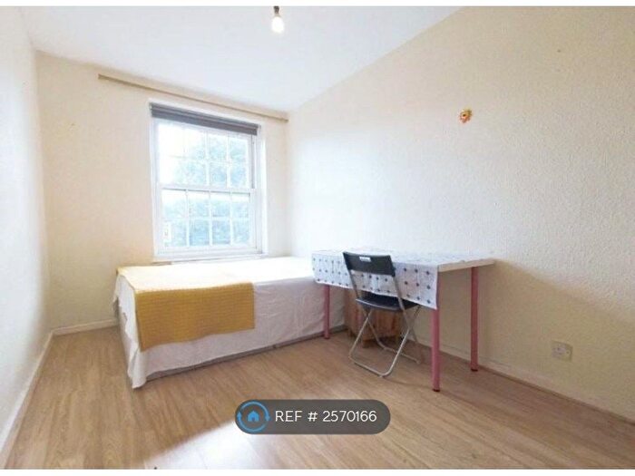 5 Bedroom Flat To Rent In Mountain House, London, SE11