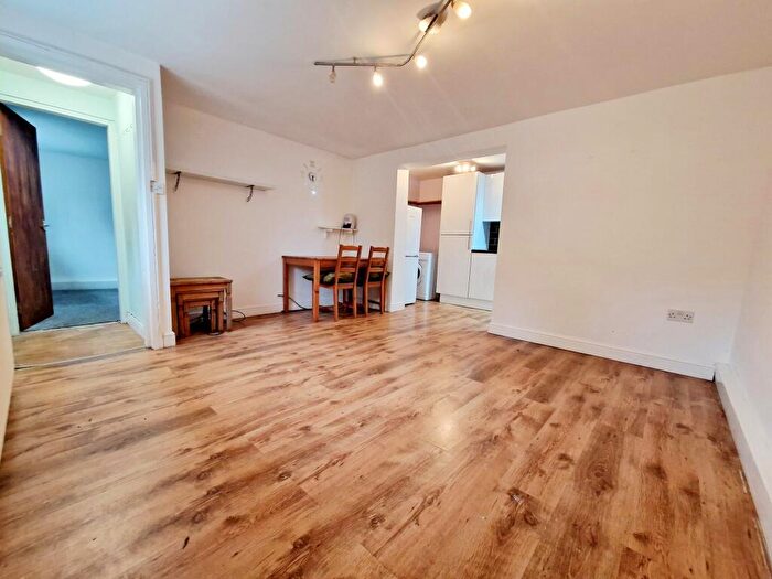 1 Bedroom Flat To Rent In Bury New Road, Prestwich, M25