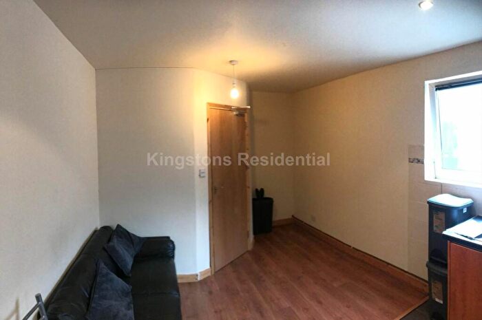 4 Bedroom Apartment To Rent In Albany Road, Roath, CF24