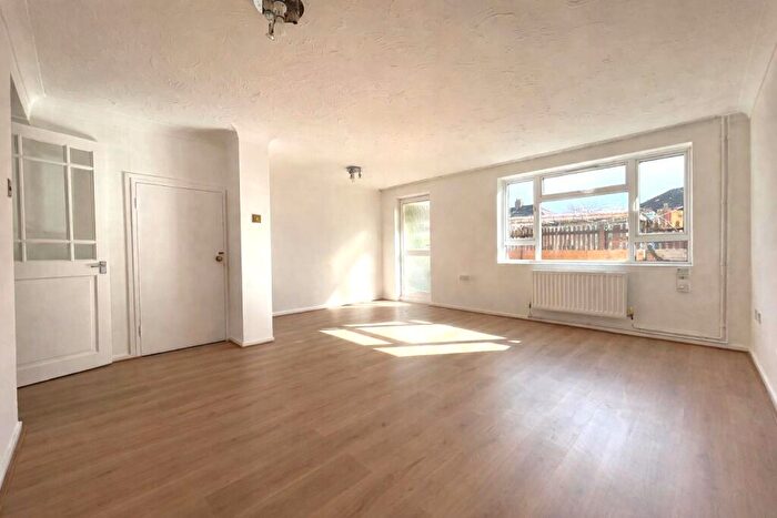 3 Bedroom Apartment To Rent In Emsworth Close, Edmonton, N9