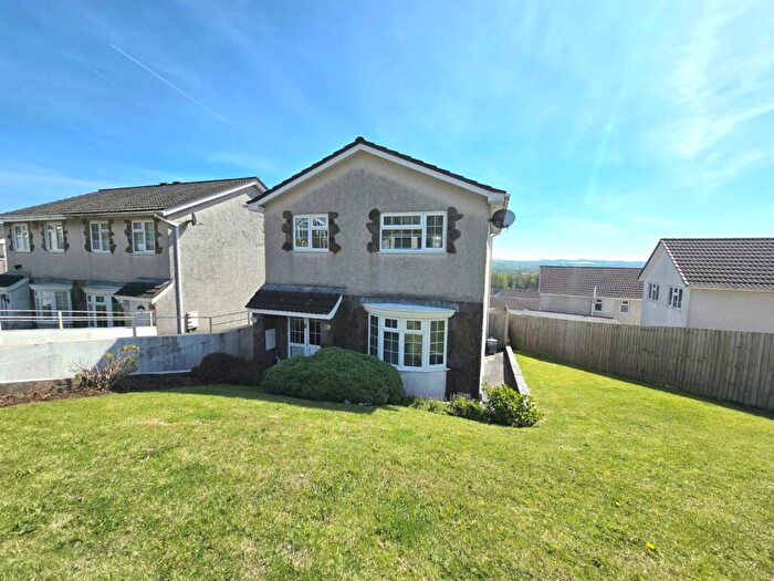 3 Bedroom Detached House For Sale In Maple Drive, Brackla, CF31