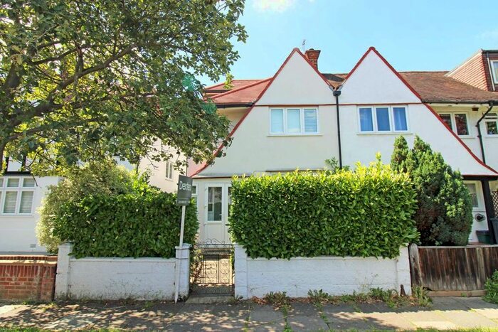 4 Bedroom Semi-Detached House To Rent In Princes Avenue, London, W3