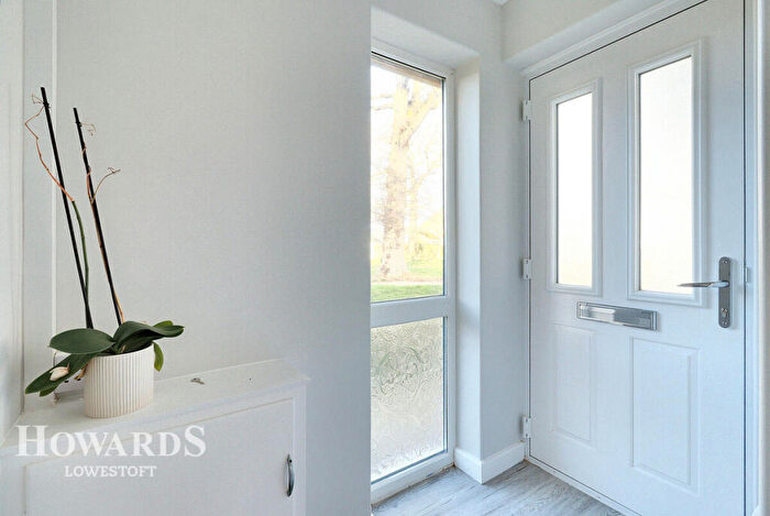 3 Bedroom Detached Bungalow For Sale In Rubens Walk, Gunton, NR32