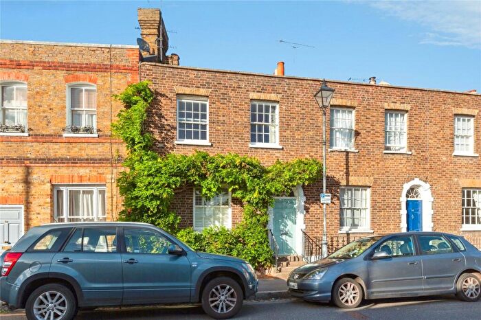 2 Bedroom Terraced House To Rent In Grove Road, Windsor, SL4