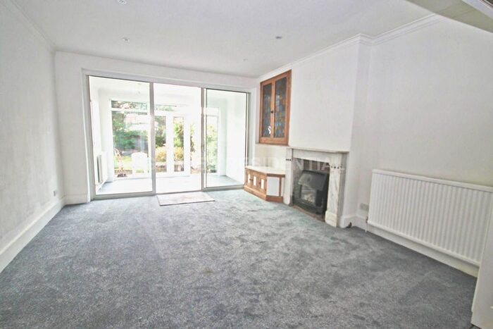 4 Bedroom Detached House To Rent In Lime Grove, New Malden, KT3