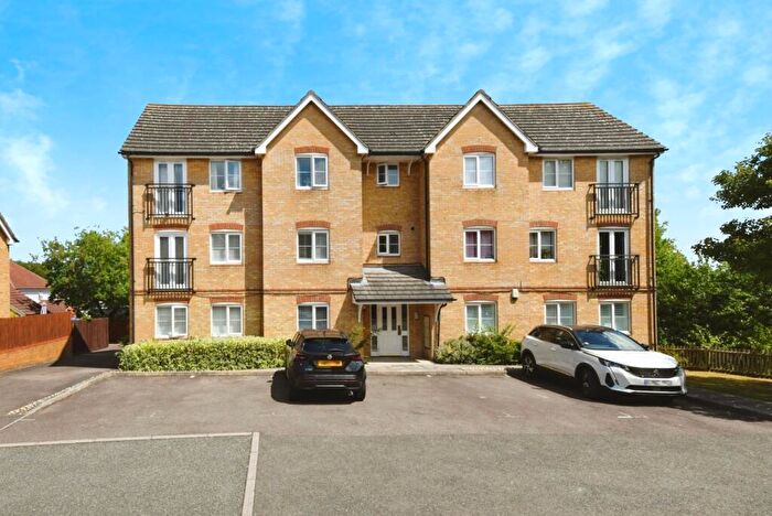 2 Bedroom Flat For Sale In Czarina Rise, Basildon, Essex, SS15