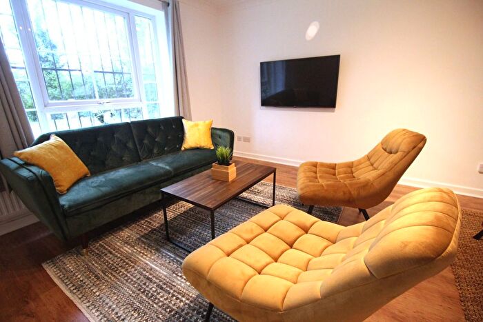 2 Bedroom Flat To Rent In Flat Berkeley Court, LS2