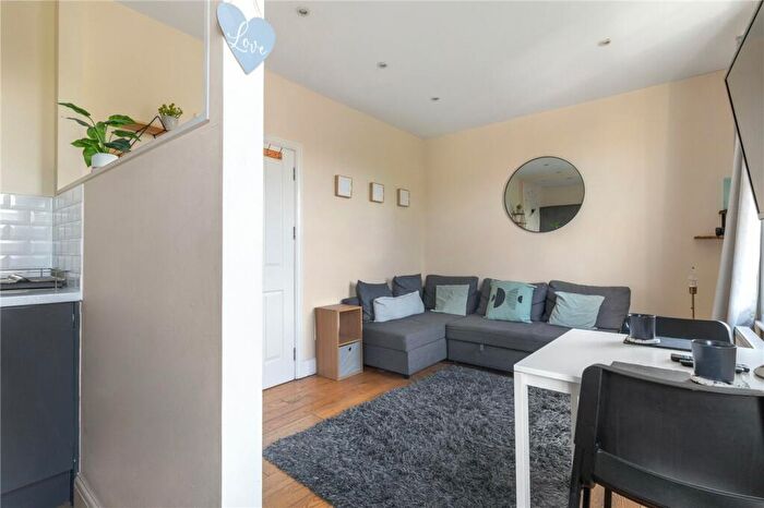 1 Bedroom Apartment To Rent In Mackenzie Road, London, N7
