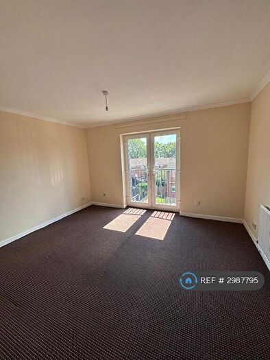 2 Bedroom Flat To Rent In Alexander Court, Salford, M5