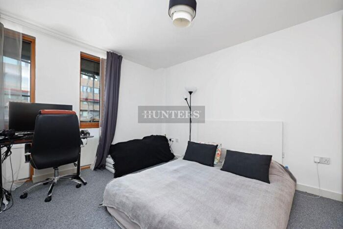 2 Bedroom Flat To Rent In Crampton Street, London, SE17