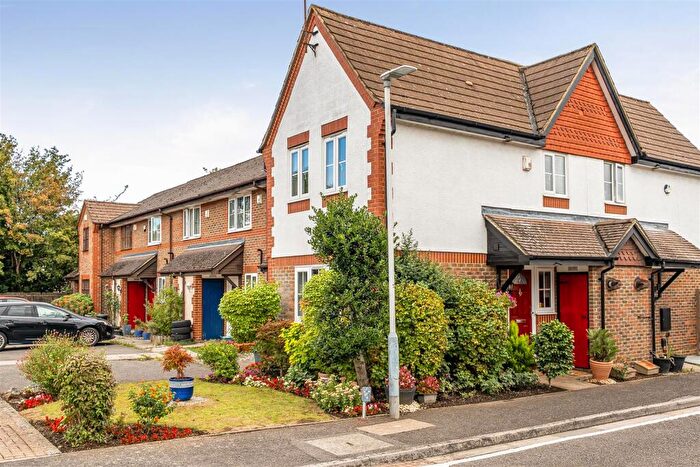 1 Bedroom End Of Terrace House For Sale In Flemming Avenue, Ruislip, HA4