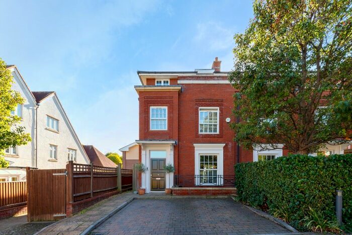 5 Bedroom Semi-Detached House To Rent In Arcadian Place, London, SW18