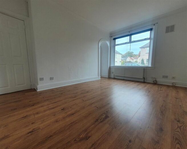 2 Bedroom Flat To Rent In Croft Crescent, Markinch, Glenrothes, KY7