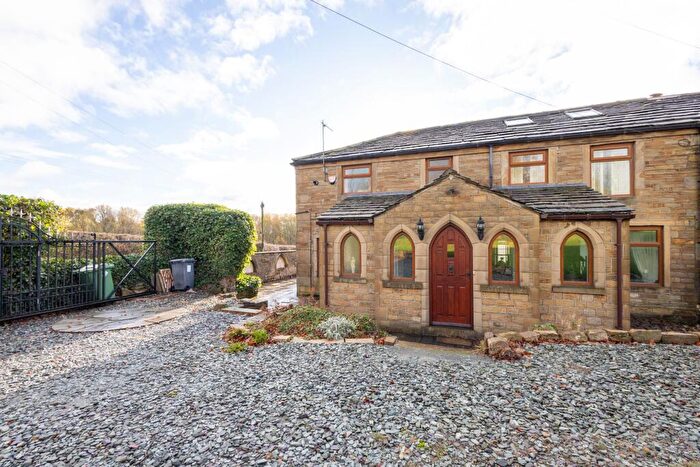 3 Bedroom Semi Detached House To Rent In Moor Lane, Gomersal, BD19