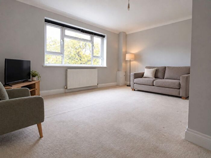 1 Bedroom Flat For Sale In Woodfield Lane, Ashtead, KT21