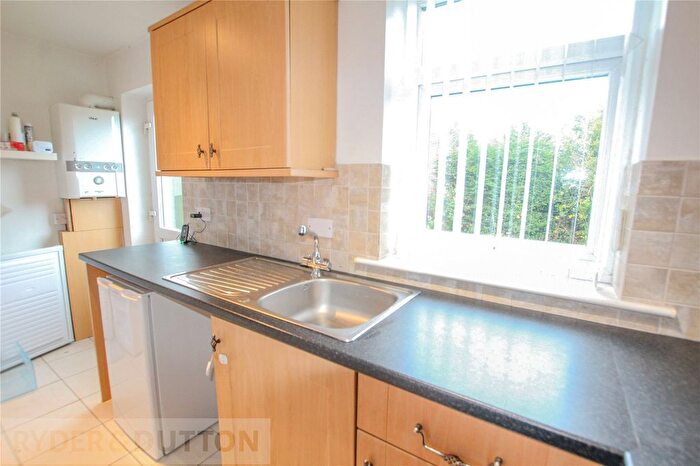 2 Bedroom Bungalow To Rent In Wood Lane, Huddersfield, West Yorkshire, HD4