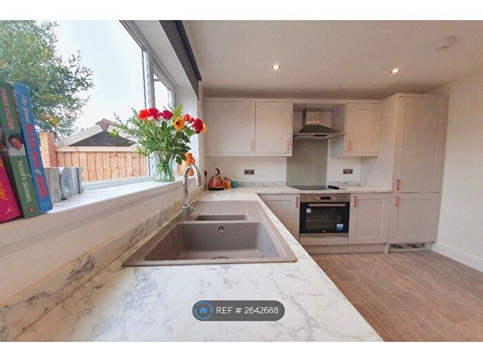 3 Bedroom Semi Detached House To Rent In Stoneacre, Nottingham, NG5