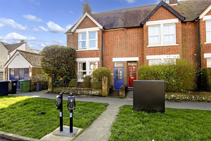 2 Bedroom Terraced House For Sale In Cornwall Road, Littlehampton, BN17