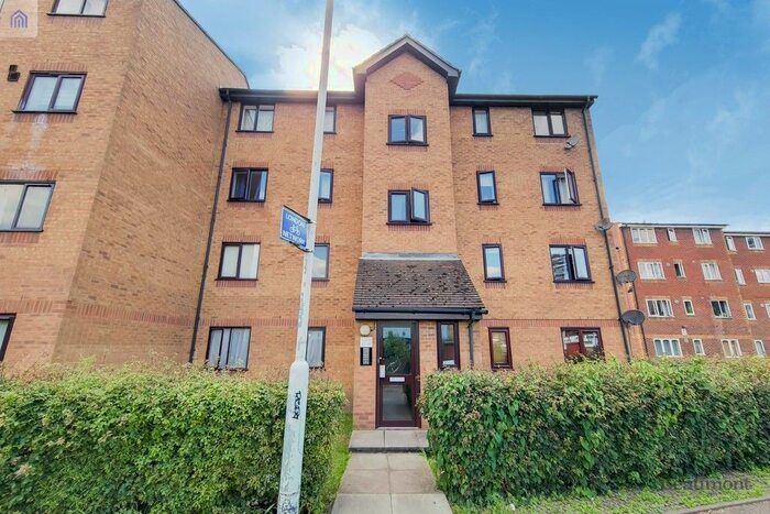 2 Bedroom Flat To Rent In Armoury Road, London, SE8