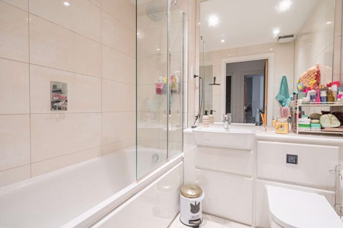 1 Bedroom Flat To Rent In Flambard Way, Godalming, GU7