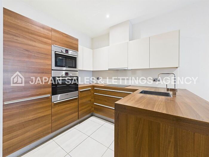 2 Bedroom Flat To Rent In Bromyard House, Acton, W3