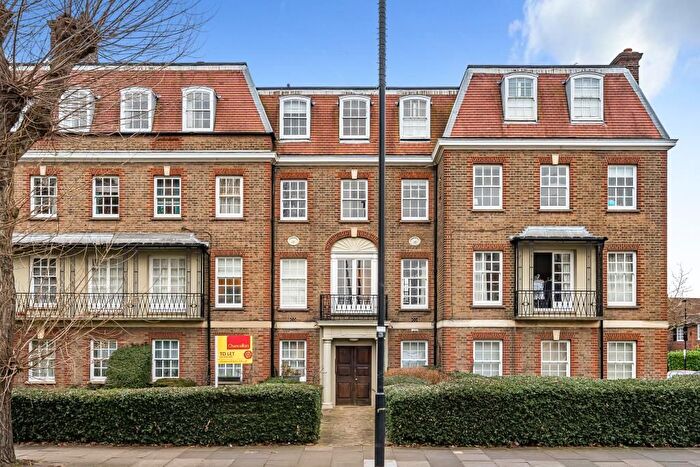 3 Bedroom Flat To Rent In Fortis Green, London, N10