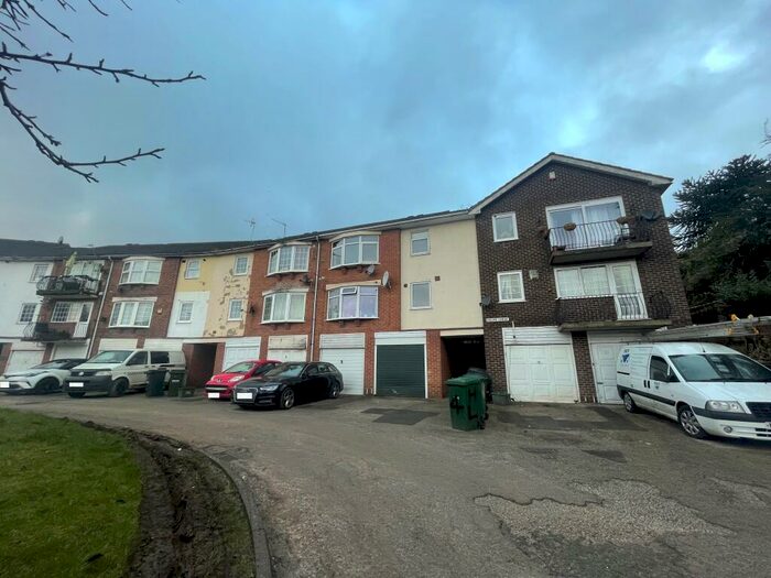 2 Bedroom Flat To Rent In Holme Lodge, Carlton, NG4