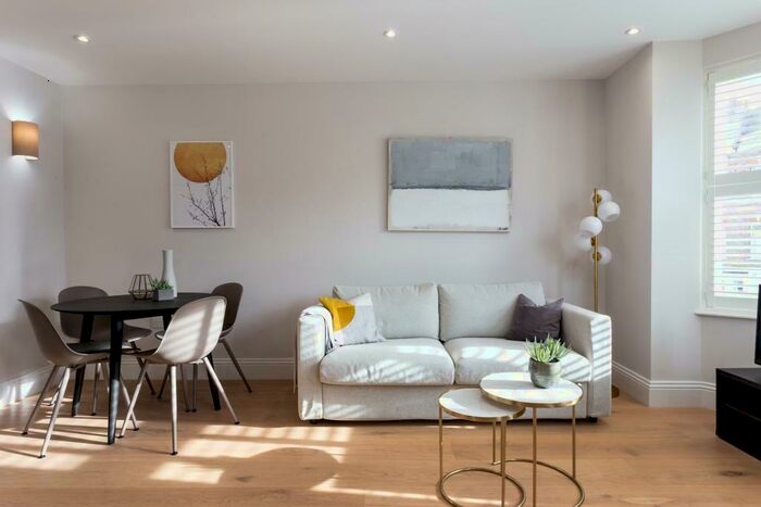 1 Bedroom Flat To Rent In Bennerley Road, SW11