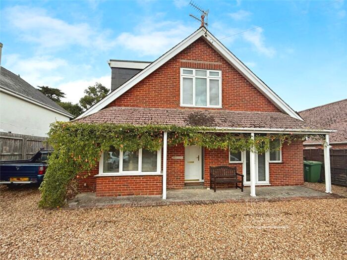 3 Bedroom Detached House For Sale In High Street, Wootton Bridge, Ryde, PO33