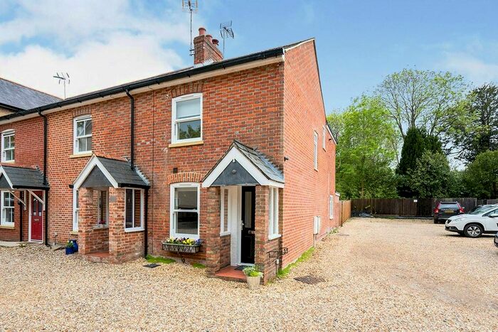 3 Bedroom End Of Terrace House To Rent In Spring Road, Hythe, Southampton, SO45