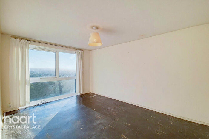 2 Bedroom Flat For Sale In Priory Crescent, London, SE19