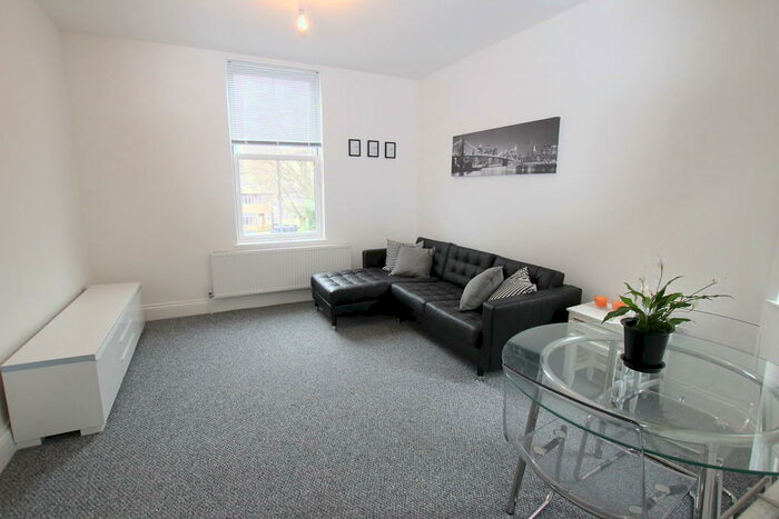 1 Bedroom Apartment To Rent In Fishpond Drive, The Park, NG7