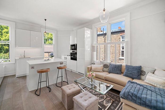 3 Bedroom Flat To Rent In Bishops Mansions, Bishops Park Road, SW6