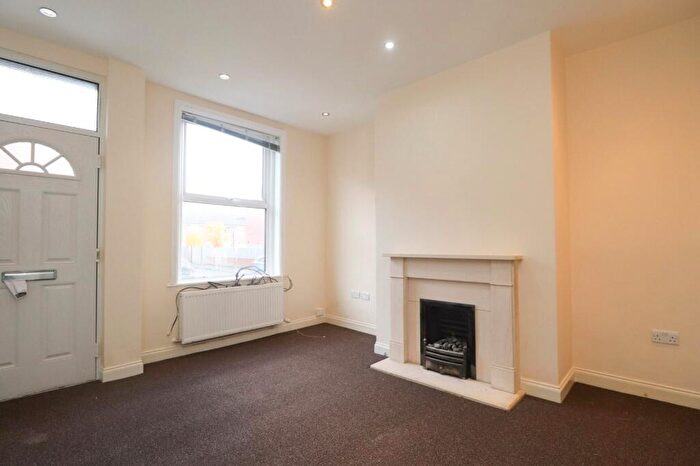 3 Bedroom End Of Terrace House To Rent In Armley, Leeds, LS12