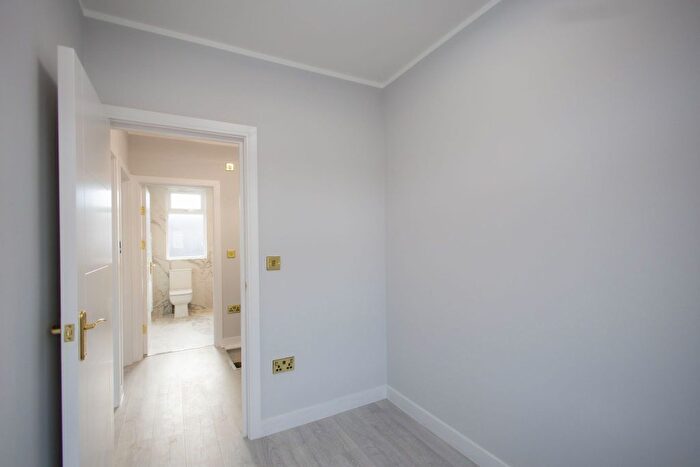 5 Bedroom Terraced House To Rent In Henley Road, Ilford, IG1