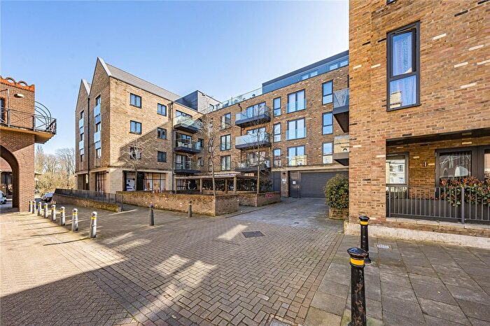 2 Bedroom Flat For Sale In Lion Wharf Road, Isleworth, TW7