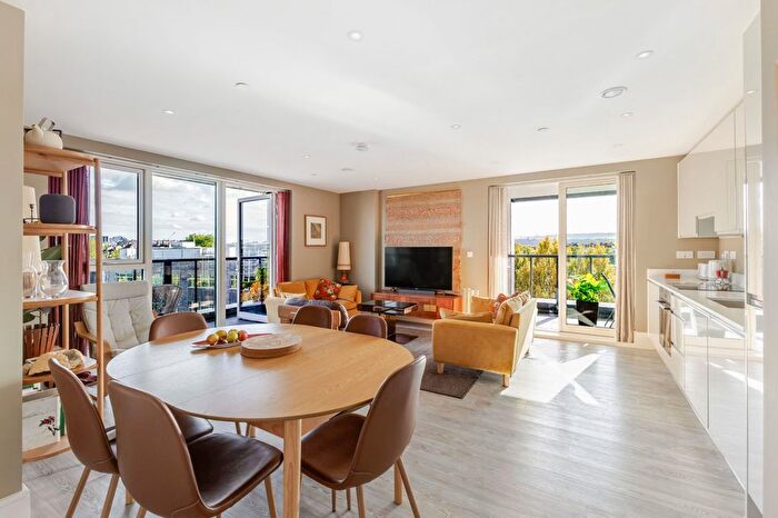 2 Bedroom Flat For Sale In Mcarthurs Yard, Bristol, BS1