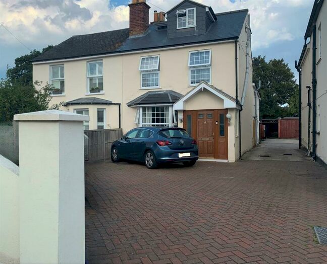 4 Bedroom Semi-Detached House To Rent In Peabody Road, Farnborough, GU14