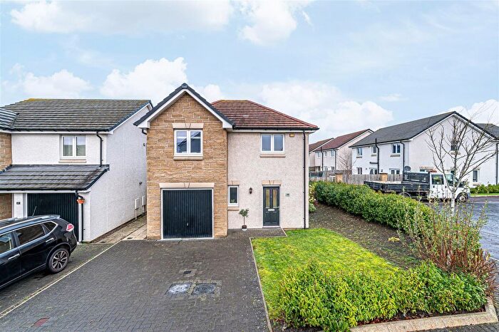 3 Bedroom Property For Sale In Russell Avenue, Kingseat, KY12