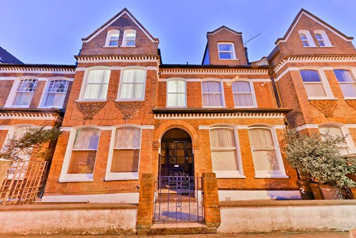 2 Bedroom Flat To Rent In Dalebury Road, Tooting Bec, London, SW17